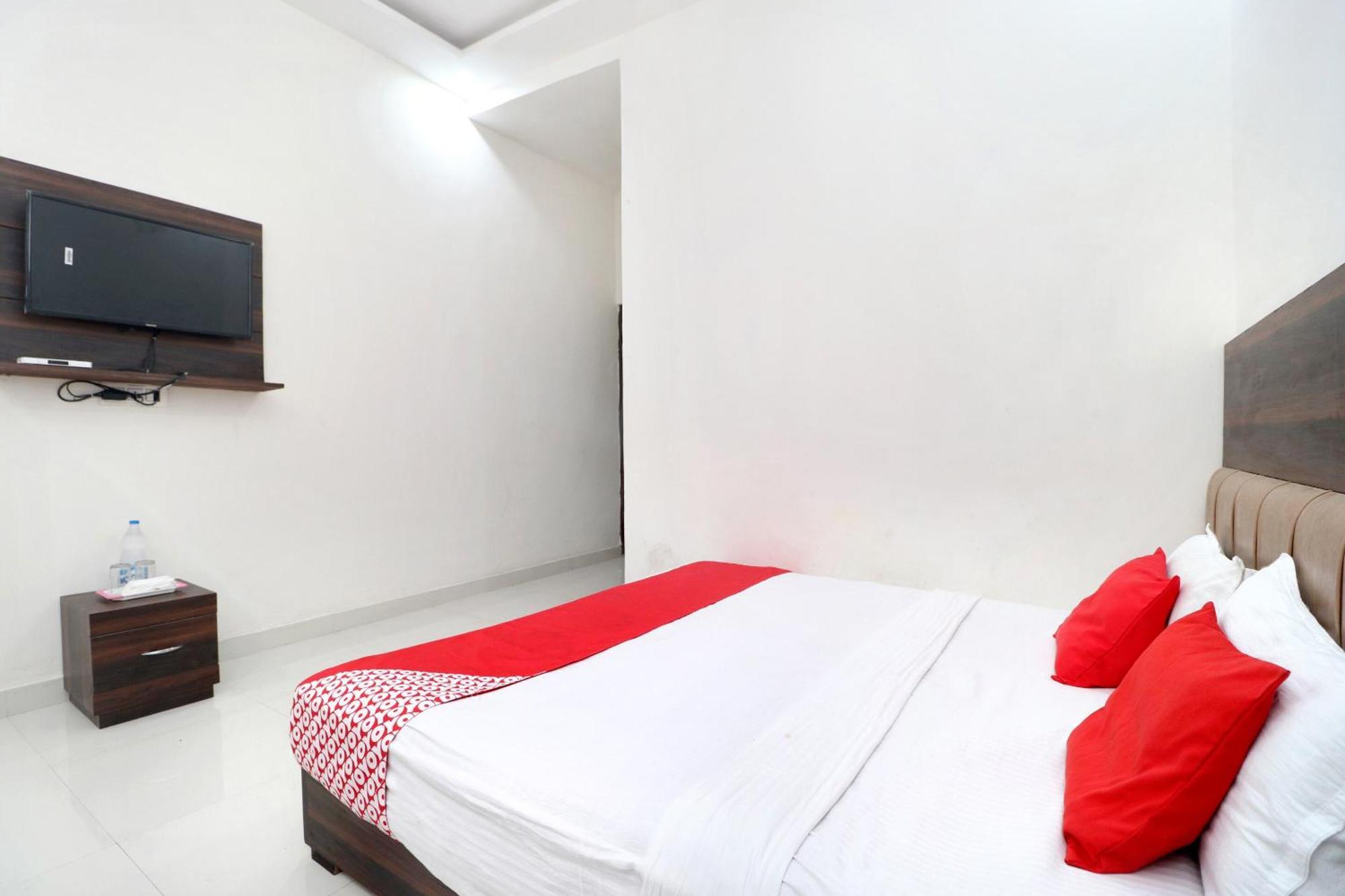 Hotel O Livinn Hub Amritsar Exterior photo